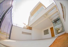 Foto Sobrado com 3 dormitórios à venda, 178 m² por R$ 530.000 - Piracangaguá (Chácara Flórida) - Taubaté/SP