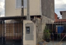 Foto Sobrado com 3 dormitórios à venda por R$ 350.000 - Vila Rica - Pindamonhangaba/SP