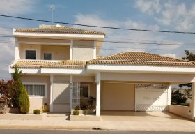 Foto Sobrado com 3 dormitórios à venda, 306 m² por R$ 1.300.000 - Jardim Oasis - Taubaté/SP