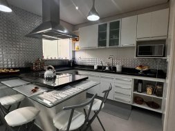 Sobrado com 3 dormitórios à venda, 275 m² por R$ 1.300.000,00 - Caminho Novo - Taubaté/SP