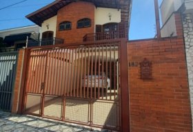 Foto Sobrado com 3 dormitórios para alugar por R$ 2.320,00/mês - Centro - Taubaté/SP