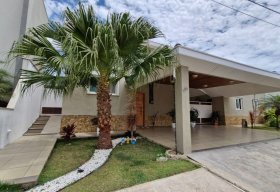 Foto Sobrado com 4 dormitórios à venda, 400 m² por R$ 1.600.000 - Piracangaguá - Taubaté/SP