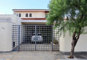 Foto Sobrado com 4 dormitórios à venda, 350 m² por R$ 950.000 - Granja Bela Vista - Taubaté/SP