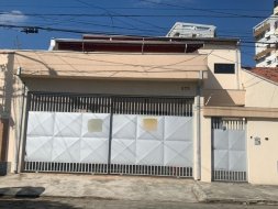 Sobrado com 4 dormitórios para alugar, 198 m² por R$ 4.000/mês - Boa Vista - Pindamonhangaba/SP