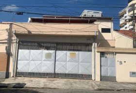 Foto Sobrado com 4 dormitórios para alugar, 198 m² por R$ 4.000/mês - Boa Vista - Pindamonhangaba/SP