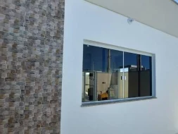 CASA 2 DORMITÓRIOS COM SUÍTE  NOVA NO AREÃO