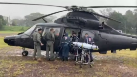 Militares do Cavex de Taubaté transportam bebê para hospital em meio à tragédia no RS