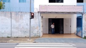 Conjunto semafórico para a travessia de pedestres é instalado na Vila Edmundo