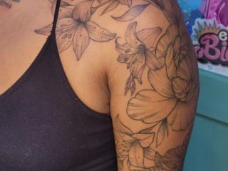 Foto de Tati Laukaz Especialista em Tatuagens Femininas desde 2009