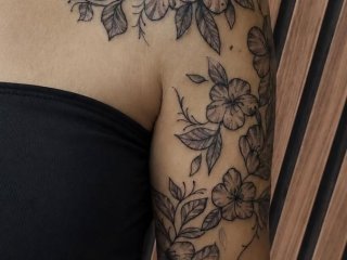 Foto de Tati Laukaz Especialista em Tatuagens Femininas desde 2009