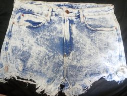 Temos várias bermudas jeans estilosos,;!))