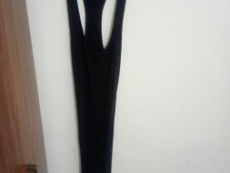 Vestido usado com aberturas na lateral longo