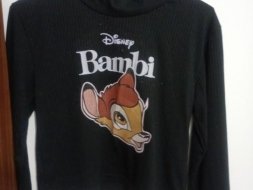 Linda blusa Bambi preta tamanho G c mangas