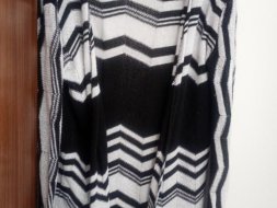 Lindo casaco de lã sem botão muito confortável