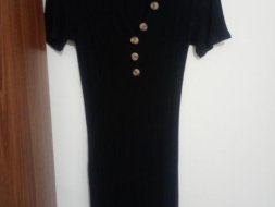 Lindo vestido colado preto!!;)