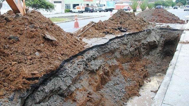 Chuva abre cratera no Santa Clara