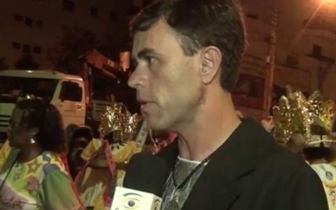 Chuva atrapalha inicio do desfile da Império e Boêmios do Morro