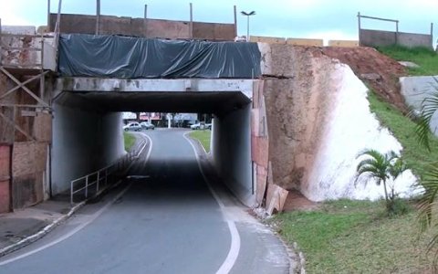 Obra na Dutra interdita túnel
