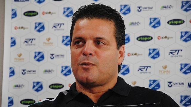 Burro apresenta novo técnico