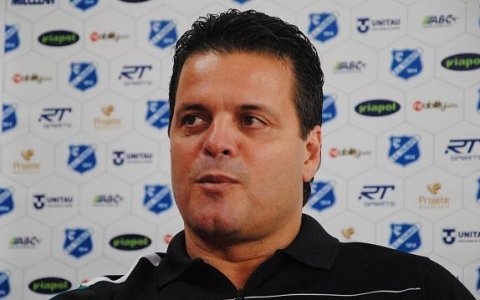 Burro apresenta novo técnico