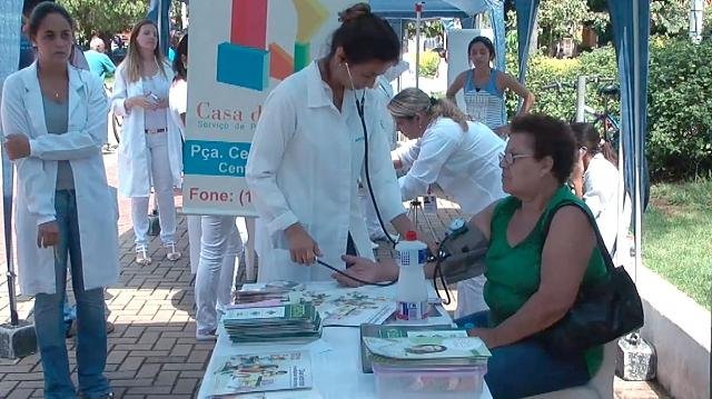 Evento na praça encerra semana da alimentação saudável