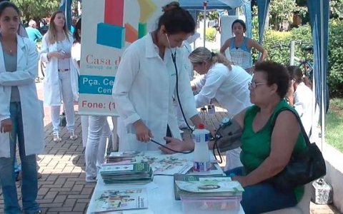 Evento na praça encerra semana da alimentação saudável
