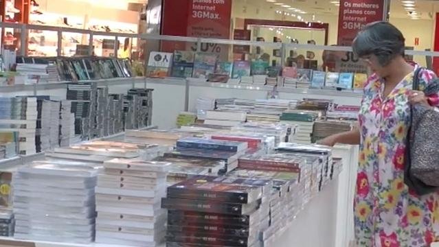 Feira de livros oferece mais de 30 mil opções