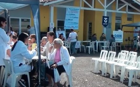 Escola do Trabalho recebe ação social