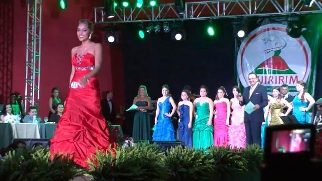 Rafaele Ferrari é eleita a Rainha da festa de Quiririm