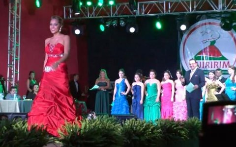 Rafaele Ferrari é eleita a Rainha da festa de Quiririm