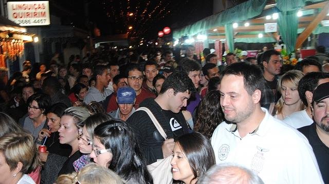 Turistas lotam ruas de Quiririm