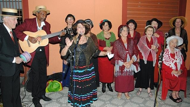 Público se emociona com grupo de Seresta