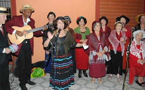 Público se emociona com grupo de Seresta