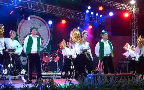 Shows e apresentações marcam segunda-feira da Festa de Quiririm