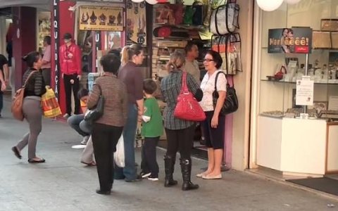 Filhos movimentam comércio as vésperas do Dia das Mães