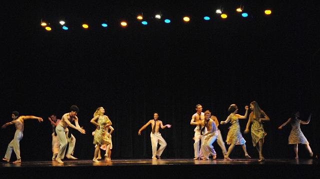 Balé da Cidade comemora aniversário no palco do Metrópole