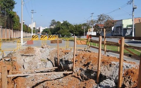 Cratera no Santa Clara continua sem reparo