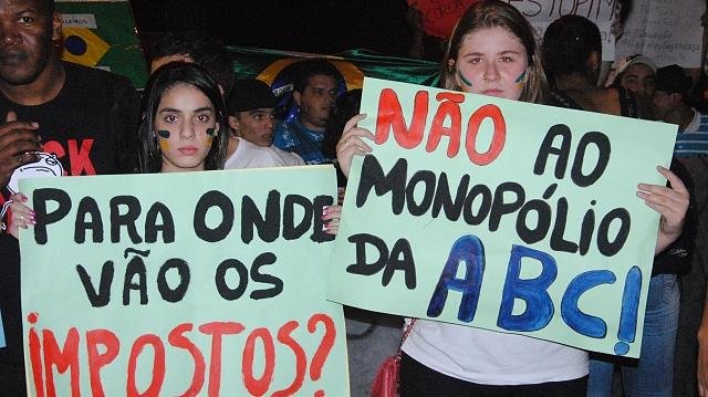 Prefeito recebe manifestantes para discutir melhorias