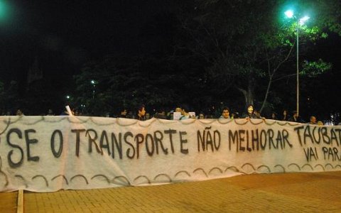 Segunda manifestação altera trajeto e volta a paralisar Dutra
