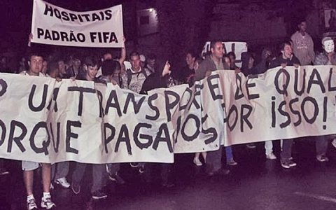 Mesmo com chuva, manifestantes protestam em Taubaté
