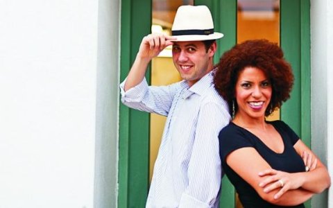 Duo Capuccino faz concerto gratuito em Taubaté