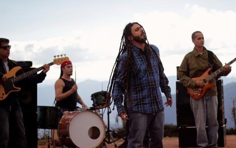 Confira o clipe "Mantra" da banda A Tropa