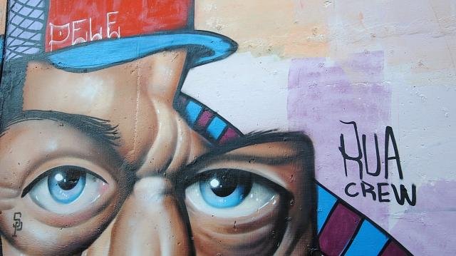 Projeto transforma cidade em galeria de arte urbana