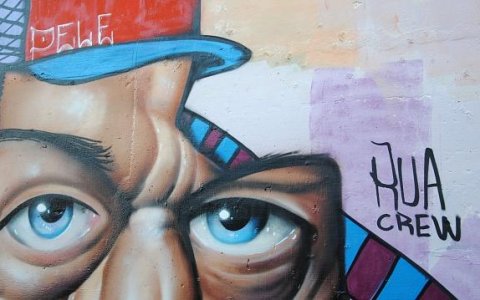 Projeto transforma cidade em galeria de arte urbana