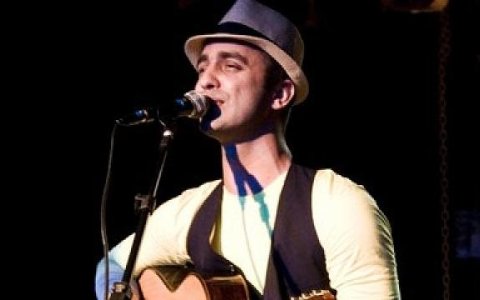 Mig Martins faz show neste domingo em Taubaté