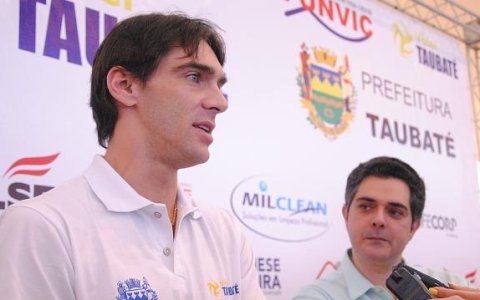 Giba firma contrato e agora joga pelo Taubaté