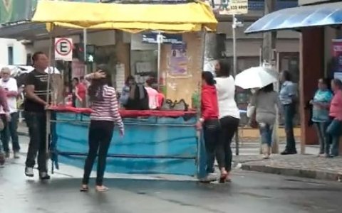 Vendedores ambulantes fazem protesto em Taubaté