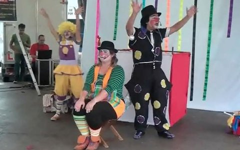 Truões divertem público na Praça Dom Epaminondas