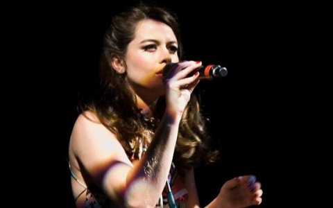 Luiza Dvorek faz show em comemoração ao dia do comerciário