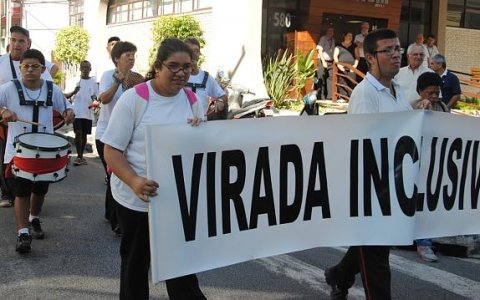 Caminhada comemora Dia Internacional da Pessoa com Deficiência